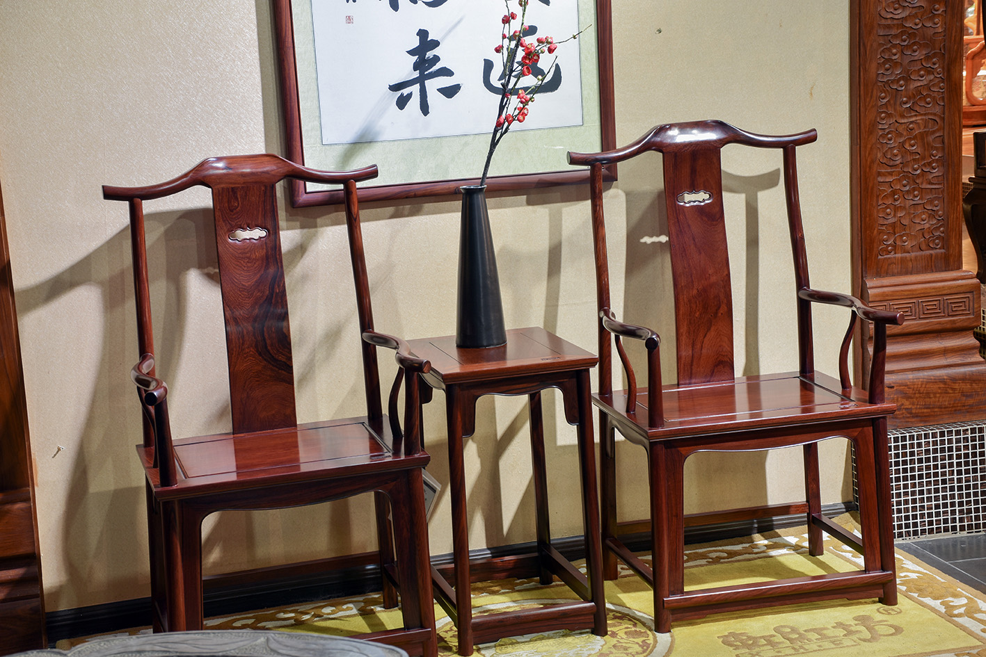 经典系列-四出头官帽椅（红酸枝）